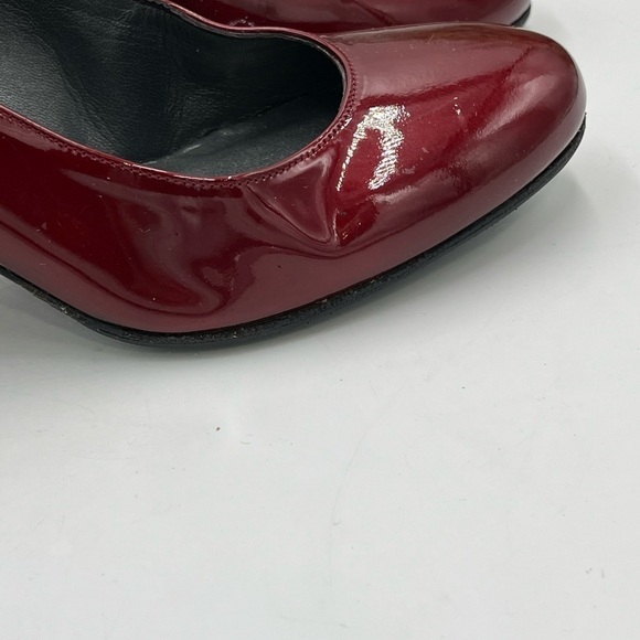Stuart Weitzman Burgundy Round Toe Patent Leather Pumps Style KH95757 Sz 7M - Picture 3 of 16